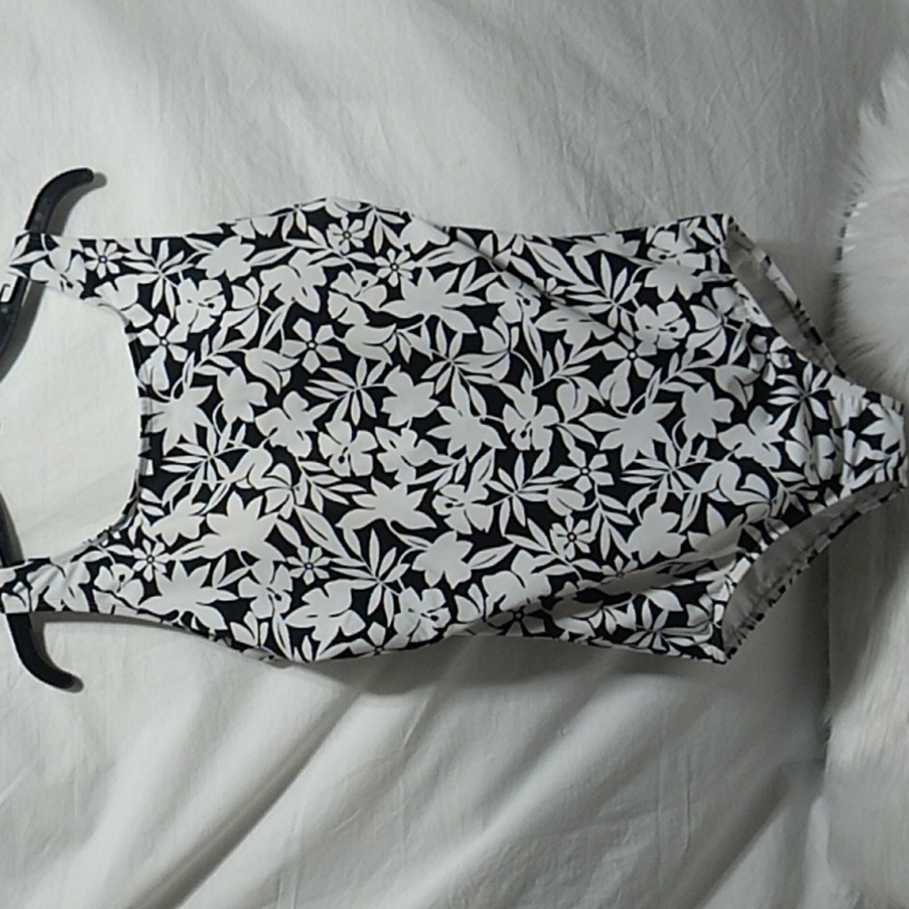 (D-11) Lands End Whole Bathing Suit Never Worn